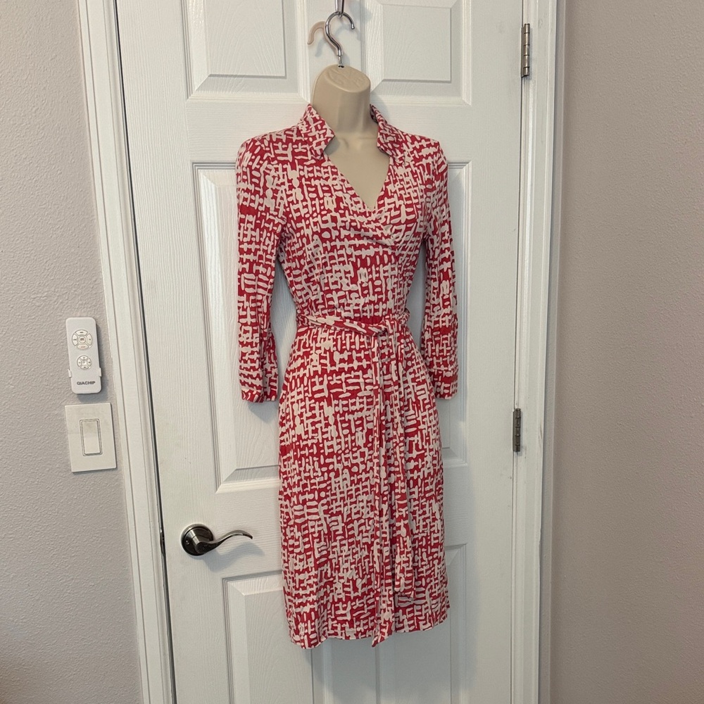 Diane VonFurstenberg vintage wrap dress size 6.